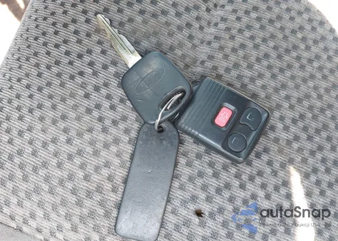 2002 Ford F-150 Lariat/Xlt from USA, damaged, VIN 1FTRW07622KB51333